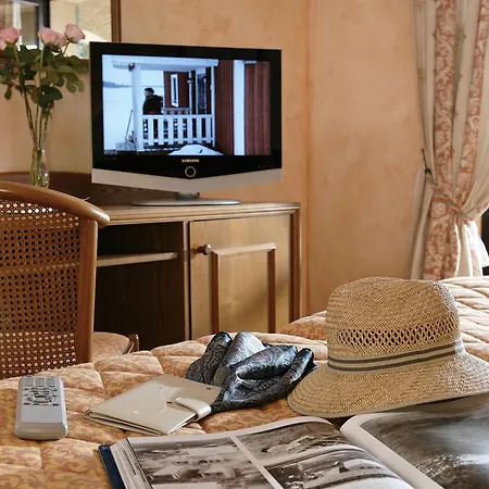 Des Oliviers Сент-Максім